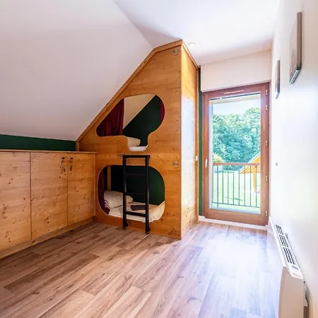 Les D'hotes Val De Tamie Guest house